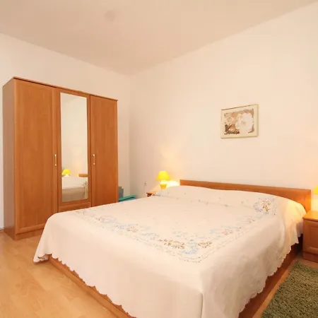 With Parking Space Sveti Jakov - Losinj - 8011 דירה *