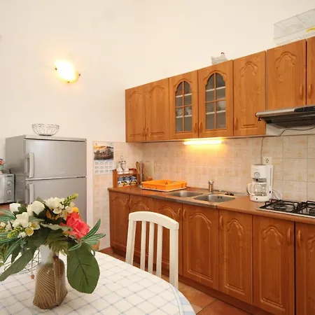 Apartament With Parking Space Sveti Jakov - Losinj - 8011 Nerezine
